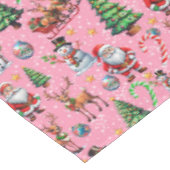 Weihnachtsdekorationsmuster mit rosa Hintergrund Tischdecke (Schrägansicht)