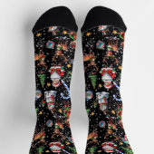 Weihnachtsdekorationsmuster mit schwarzem Hintergr Socken (Oben)