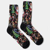 Weihnachtsdekorationsmuster mit schwarzem Hintergr Socken (Rechts)