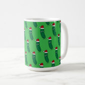 Weihnachtsdillgurke mit einem Weihnachtsmannhut Kaffeetasse (VorderseiteRechts)