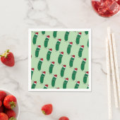 Weihnachtsdillgurke mit einem Weihnachtsmannhut Serviette (Beispiel)