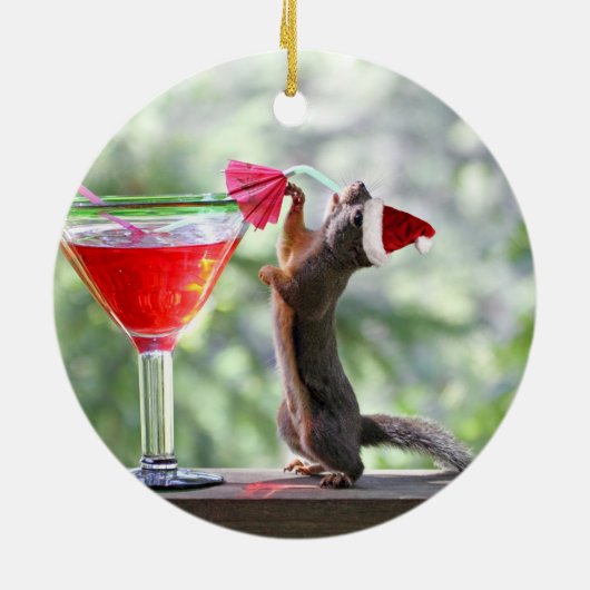 Weihnachtseichhörnchen, das ein Cocktail trinkt Keramik Ornament (Hinten)