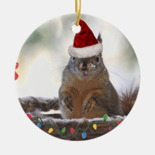 Weihnachtseichhörnchen im Korb mit Schnee Keramikornament