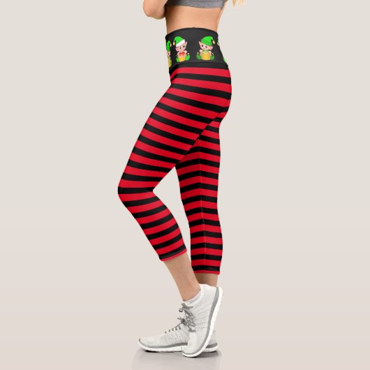 Weihnachtself auf rot-schwarz gestreift capri leggings (Links)