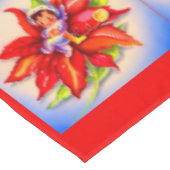 Weihnachtself in einer Poinsettie Tischdecke (Schrägansicht)