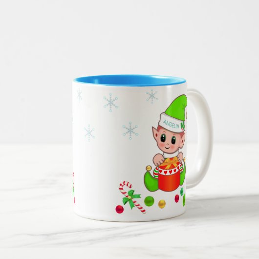 Weihnachtself, Schneeflocken und Weihnachtsbällche Zweifarbige Tasse (VorderseiteRechts)