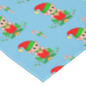 Weihnachtself und Candy Cane auf Light Blue Tischdecke (Schrägansicht)