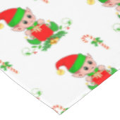 Weihnachtself und Candy Cane auf White Tableclout Tischdecke (Schrägansicht)