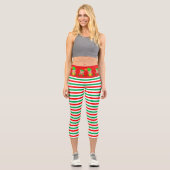 Weihnachtself und grün, rot, weiß gestreifter Capr Capri Leggings (Vorderseite)