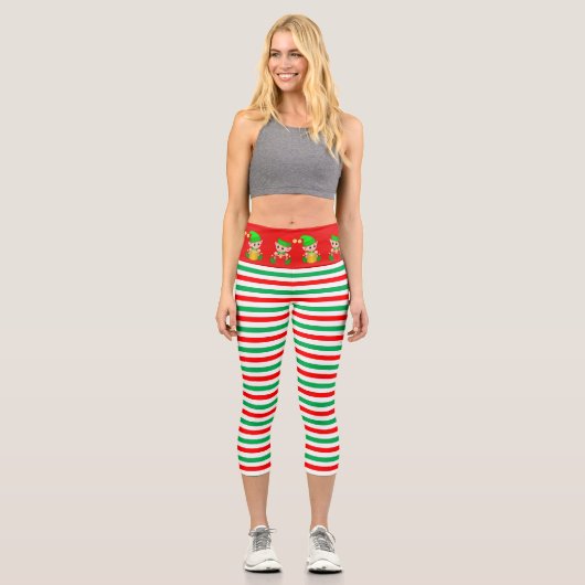 Weihnachtself und grün, rot, weiß gestreifter Capr Capri Leggings (Vorderseite)