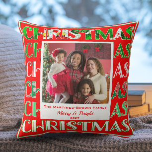 Weihnachtsfamilienfoto im Retro-Stil in Rot Kissen