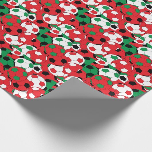 Weihnachtsfarben Fußball-Ball Collage Geschenkpapier (Ecke)