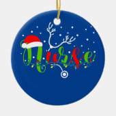 Weihnachtsfeier Weihnachtsmannmütze Snow Stethosco Keramik Ornament (Vorne)