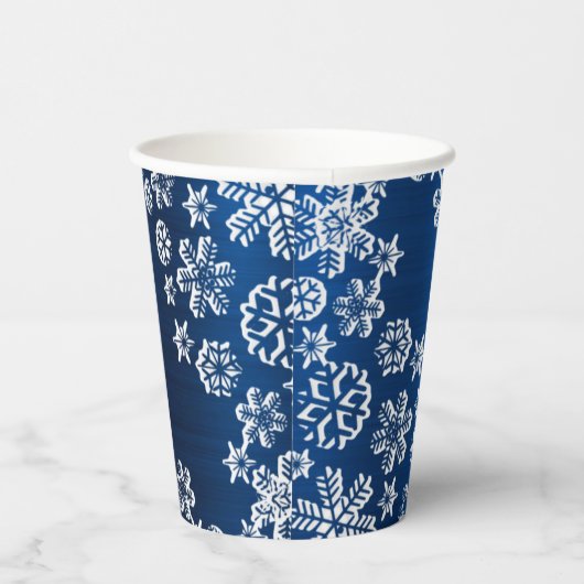 Weihnachtsfeier White Snowflakes Navy Blue Pappbecher (Rechts)