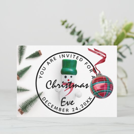 Weihnachtsfeierabend Weißer grüner Schneemann Einladung (Stehend Vorderseite)