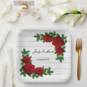 Weihnachtsfeiern mit rote Rosen und Kiefern Pappteller