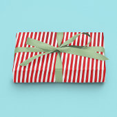 Weihnachtsfeiertag Einfach Rot Streifen festlich Geschenkpapier