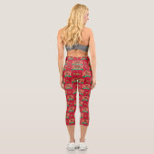 Weihnachtsfeiertag | Freude am Eichhörnchenmuster Capri Leggings (Rückseite)