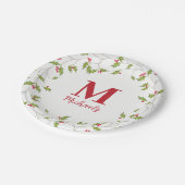 Weihnachtsfeiertag Holly Berries Monogram Pappteller (Schrägansicht)