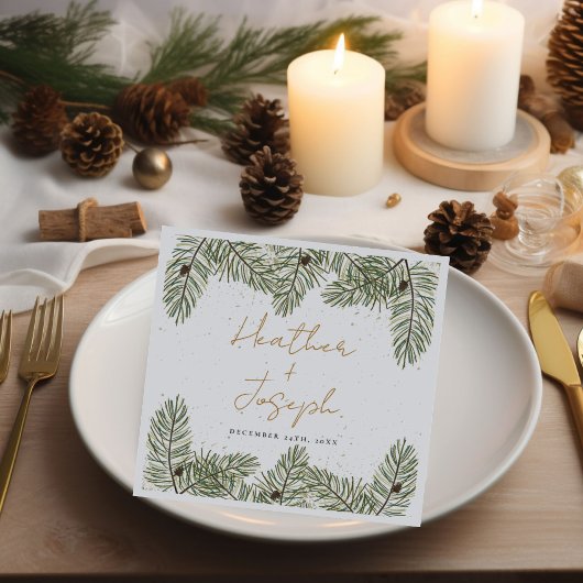 Weihnachtsfeiertag mit Pine & Gold Serviette