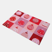 Weihnachtsfeiertag - Rosa und Rote karierte Orname Fußmatte (Schrägansicht)