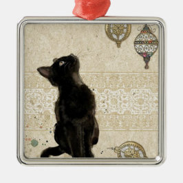 Weihnachtsfeiertag Schwarze Katze Blick auf Orname Silbernes Ornament