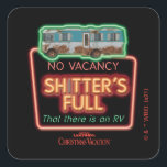 Weihnachtsfeiertag | Sh*tters Neon-Zeichen Quadratischer Aufkleber<br><div class="desc">Frohe Weihnachten von den Griswolds! Diese Grafik zeigt Cousin Eddie's RV und das Zitat "Sh*tter's full" aus dem klassischen Film,  National Lampoon's Christmas Vacation.</div>