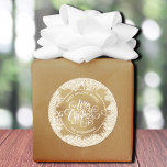 Weihnachtsfeiertage Gold Runder Aufkleber<br><div class="desc">Frohe Weihnachten in schick weißer Schrift auf einem Pflückchen Imitat Goldfolie,  diese runden Aufkleber sind personalisiert mit Sweet Holiday Wishs und Ihrem Familiennamen in schicker Schrift auf einem goldenen Knick auf Weiß. PASSEN Sie Teller,  Servietten und weitere Designs in unserem Shop.</div>