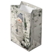 Weihnachtsfreude mit Smiling Snowman Mittlere Geschenktüte (Vorderseite Schrägansicht)