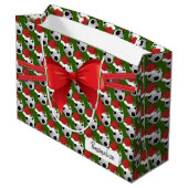 WeihnachtsFußball-Muster - groß Große Geschenktüte (Rückseite Schrägansicht)