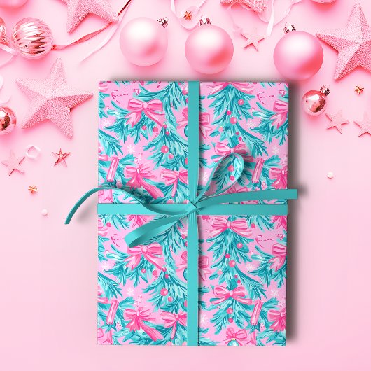 Weihnachtsgebäck und -dekorationen in Rosa und Min Geschenkpapier