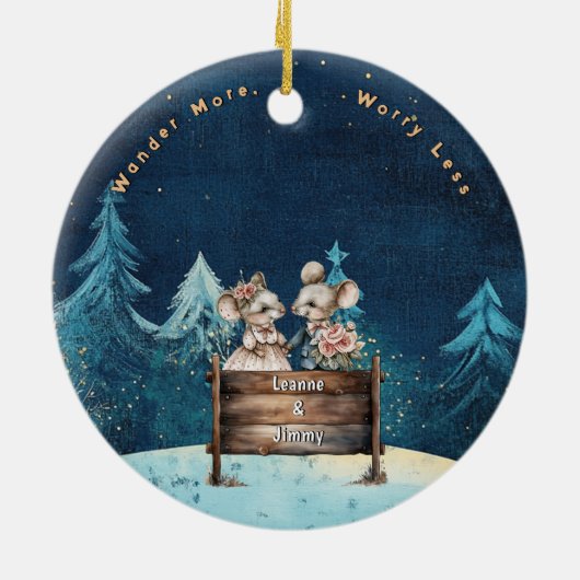 Weihnachtsgebirge Wasserfarbe Neuvermähltes Paar Keramik Ornament (Hinten)