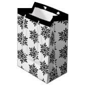 Weihnachtsgeschenk Beutel Schneeflocken Mittlere Geschenktüte (Vorderseite Schrägansicht)