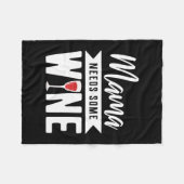 Weihnachtsgeschenk | Mama braucht etwas Wein Fleecedecke (Vorderseite (Horizontal))