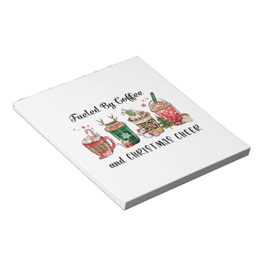 Weihnachtsgeschenk mit Kaffee und Weihnachtsjubeln Notizblock (angewinkelt)
