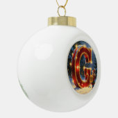 Weihnachtsgeschenk mit personalisierter Initiale G Keramik Kugel-Ornament (Links)