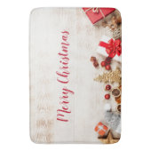 Weihnachtsgeschenkartikel auf einem rustikalen Hol Badematte (Vorderseite Vertikal)