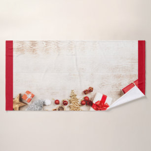 Weihnachtsgeschenkartikel auf einem rustikalen Hol Badhandtuch Set