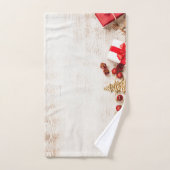 Weihnachtsgeschenkartikel auf einem rustikalen Hol Badhandtuch Set (Handtuch)