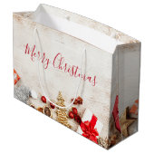 Weihnachtsgeschenkartikel auf einem rustikalen Hol Große Geschenktüte (Rückseite Schrägansicht)