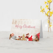 Weihnachtsgeschenkartikel auf einem rustikalen Hol Karte (Gelbe Blume)