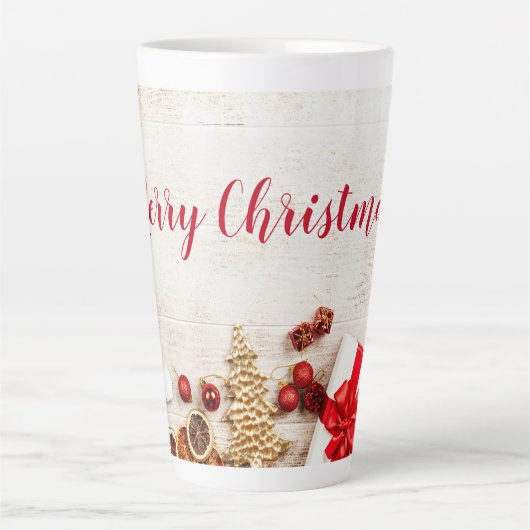 Weihnachtsgeschenkartikel auf einem rustikalen Hol Milchtasse (Vorderseite)