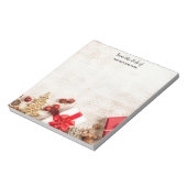 Weihnachtsgeschenkartikel auf einem rustikalen Hol Notizblock (Rotiert)