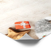 Weihnachtsgeschenkartikel auf einem rustikalen Hol Poster (Ecke)