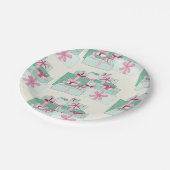 Weihnachtsgeschenke in Grün und Rosa Pappteller (Schrägansicht)