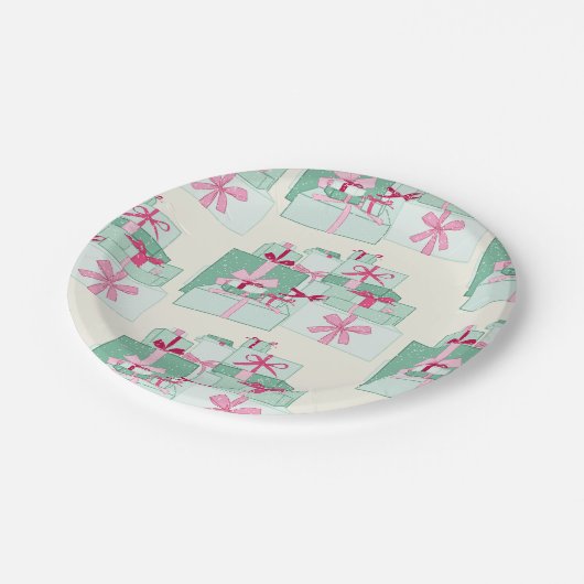 Weihnachtsgeschenke in Grün und Rosa Pappteller (Schrägansicht)