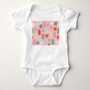 Weihnachtsgeschenke, rosa Hintergrund, Vintages Mu Baby Strampler