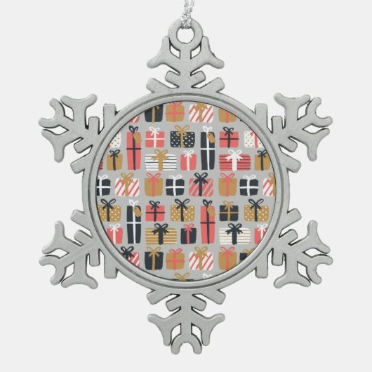Weihnachtsgeschenke Schneeflocken Zinn-Ornament (Vorderseite)