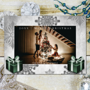 Weihnachtsgeschenke und Schneeflocken Fotokarte Feiertagskarte