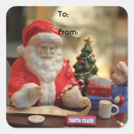 Weihnachtsgeschenksticker vom Weihnachtsmann. Quadratischer Aufkleber